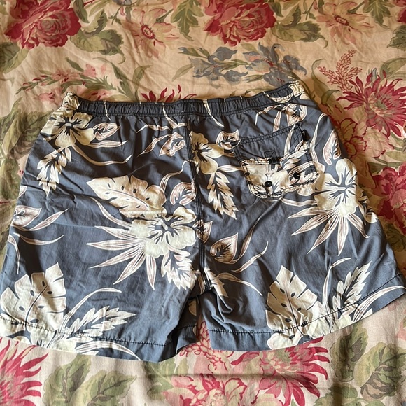 TOMMY BAHAMA Size Large Swim Trunks Hawaiian Hibiscus Flower PalmLeaf  Suble Hue - Picture 5 of 16